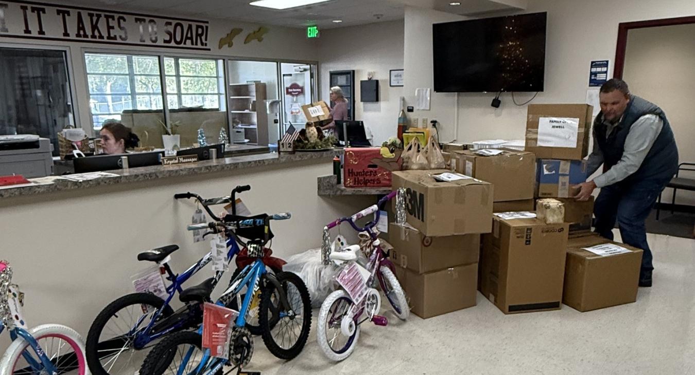 WREC Delivers Angel Tree Gifts to Citrus Springs Elementary