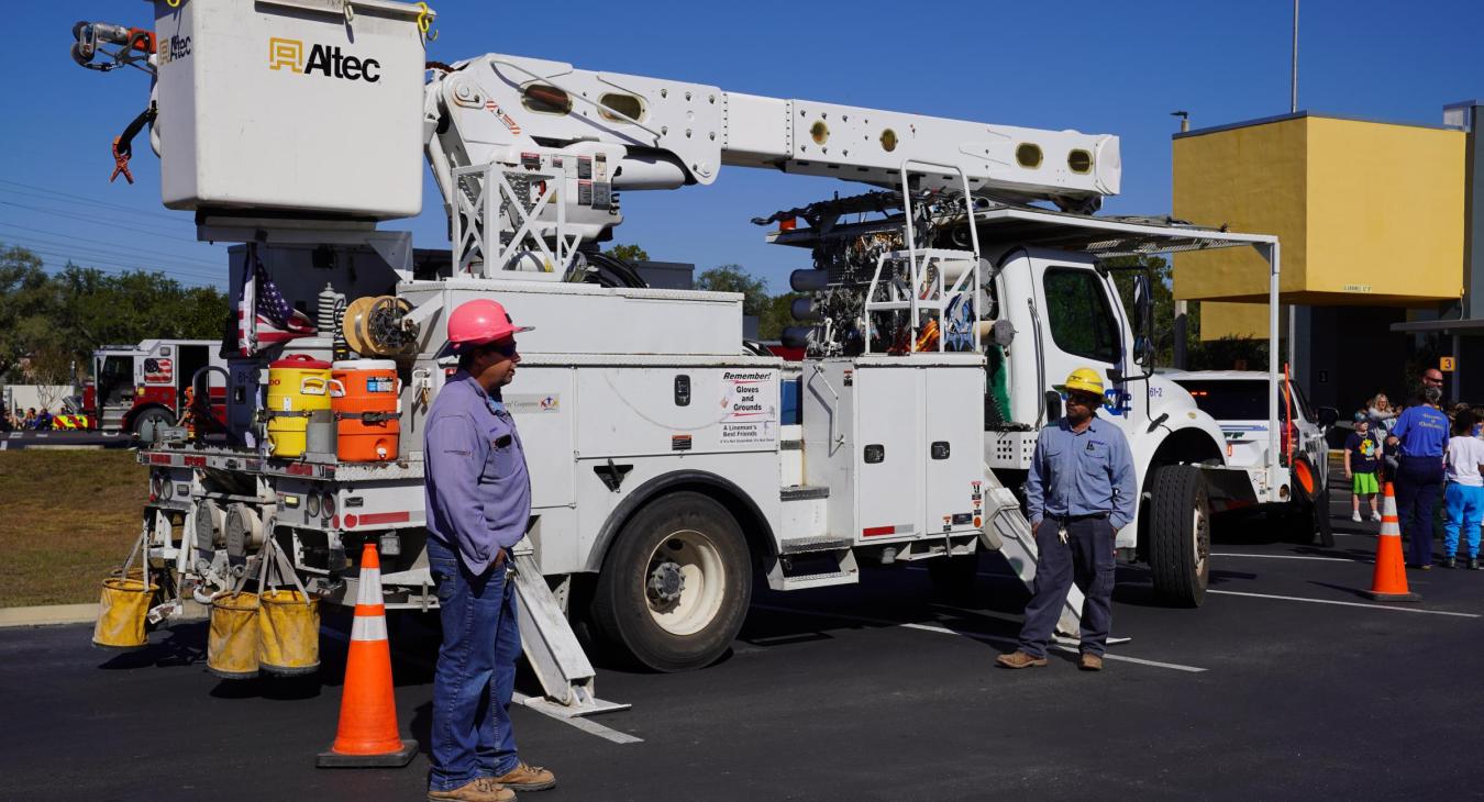 WREC linemen from our Bayonet Point office proudly participated in Shady Hills Elementary School’s Great American Teach-In! 