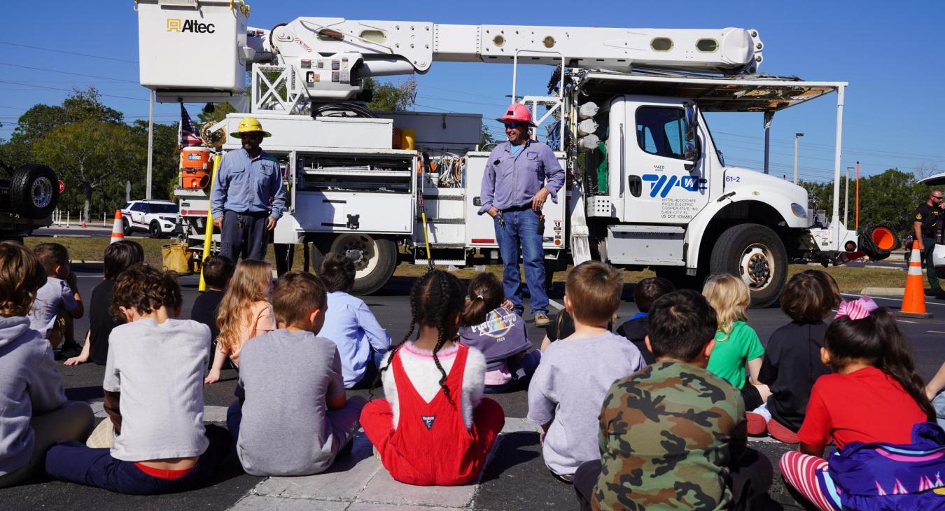 WREC linemen from our Bayonet Point office proudly participated in Shady Hills Elementary School’s Great American Teach-In! 