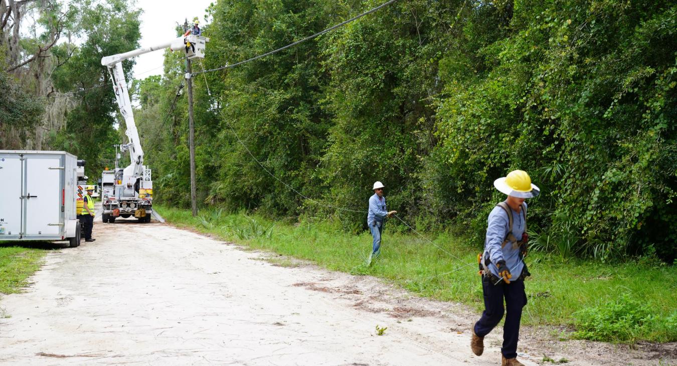 WREC crews restoring Power