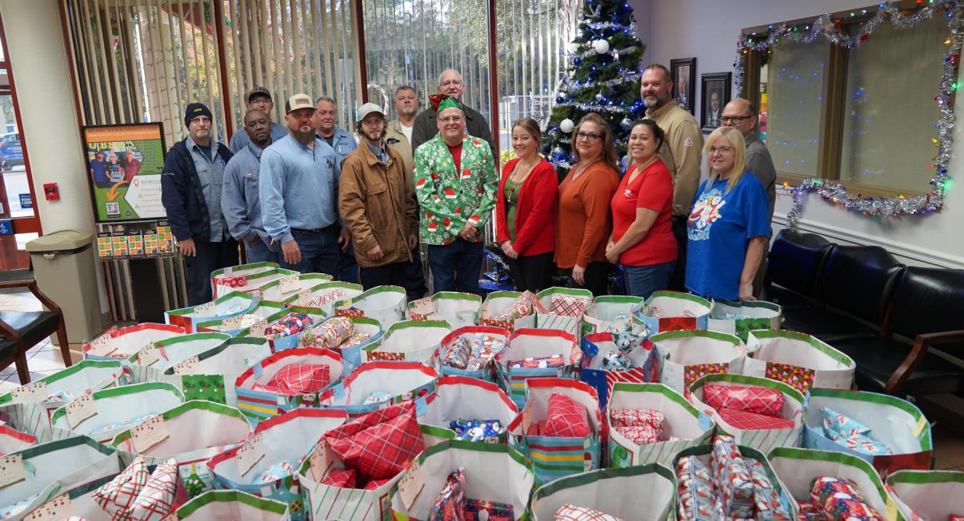 WREC's Bayonet Point employees deliver Angel Tree presents