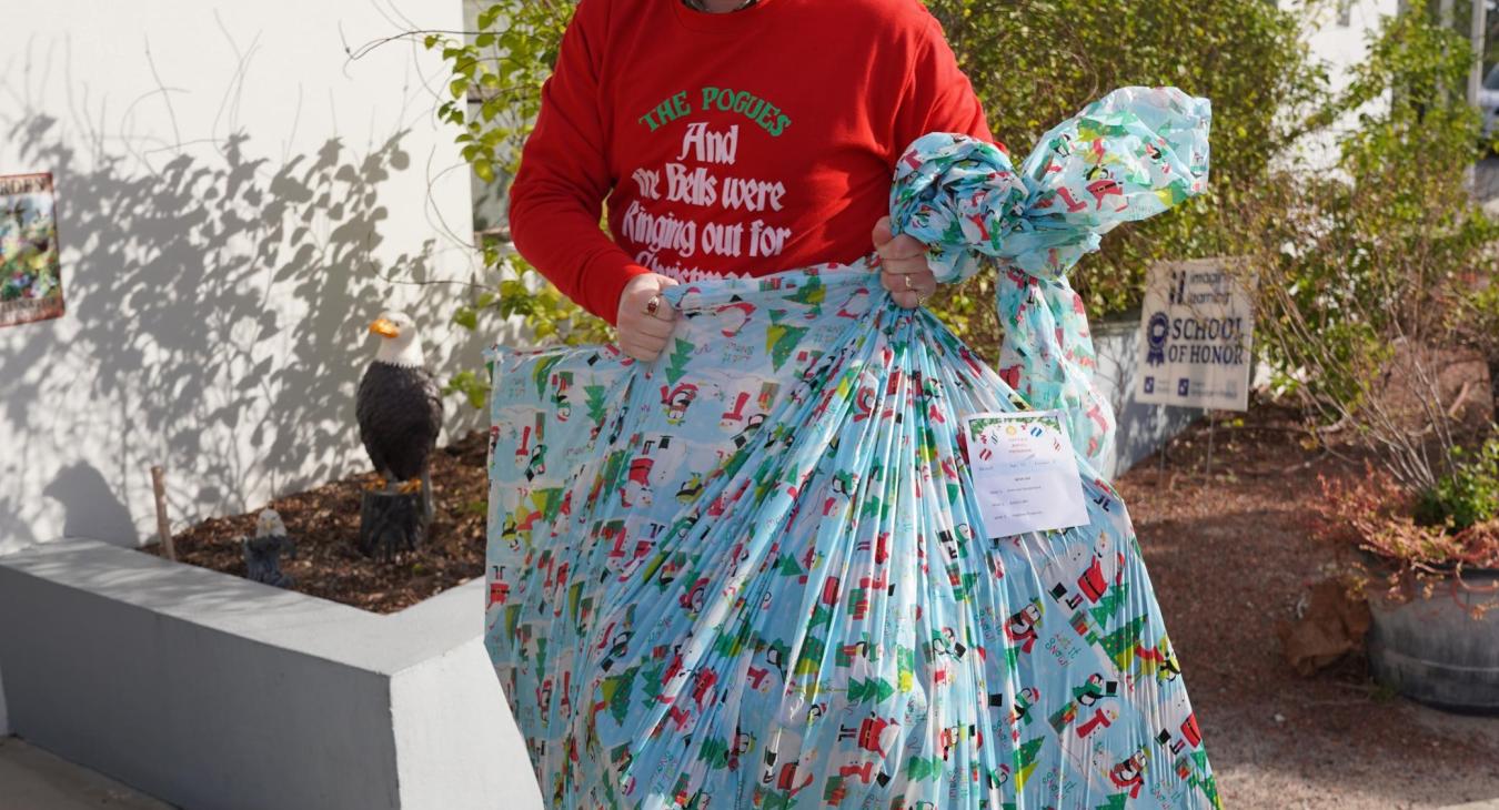 WREC Delivers Angel Tree Gifts to Lacoochee Elementary School