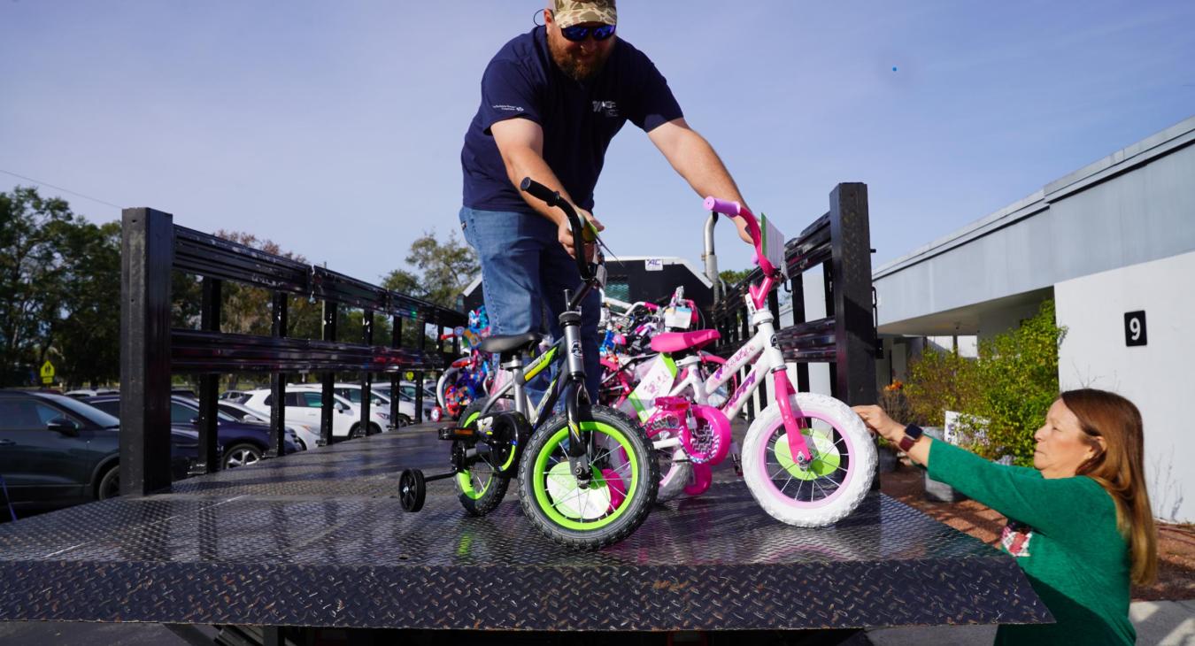 WREC Delivers Angel Tree Gifts to Lacoochee Elementary School